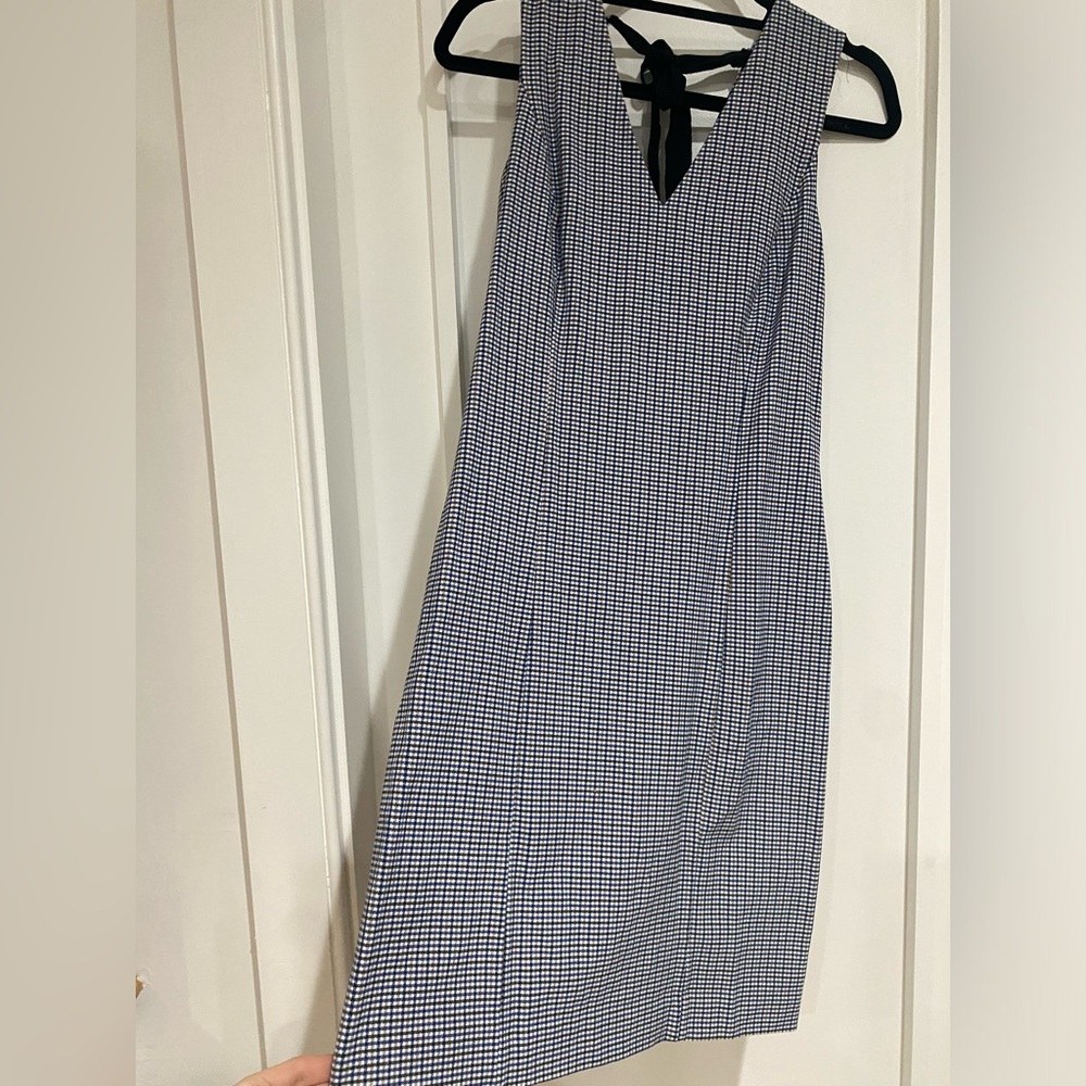 Banana republic sheath dress size 8 with black tie bow in the back